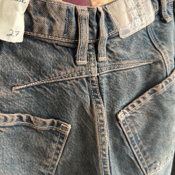 Free People - We The Free Good Luck Mid-Rise Barrel Jeans in Ian Indigo - Picture 11 of 16